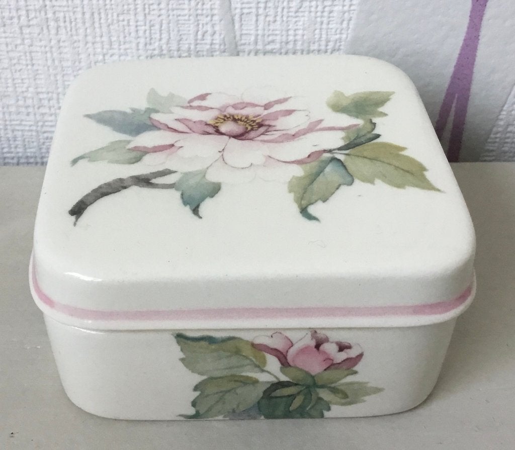 Porseleinen dekseldoosje, a Royal Worcester Company Palissy, Ophalen of Verzenden