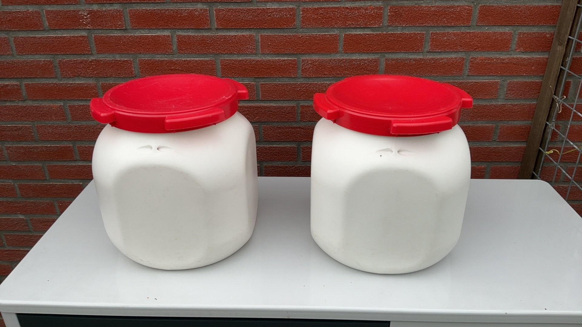 Twee opbergtonnen, voertonnen, Ophalen of Verzenden, Zo goed als nieuw