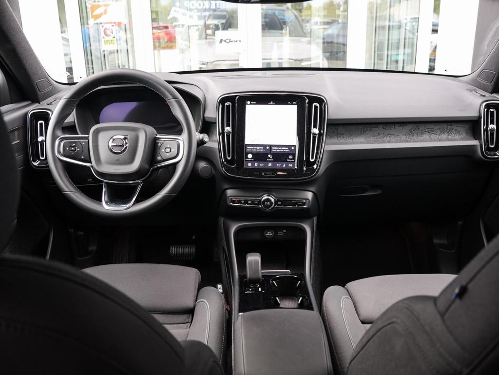 Volvo XC40 Single Motor Extended Range Ultimate 82 kWh | Pan, Automaat, Gebruikt, 82 kWh, 252 pk