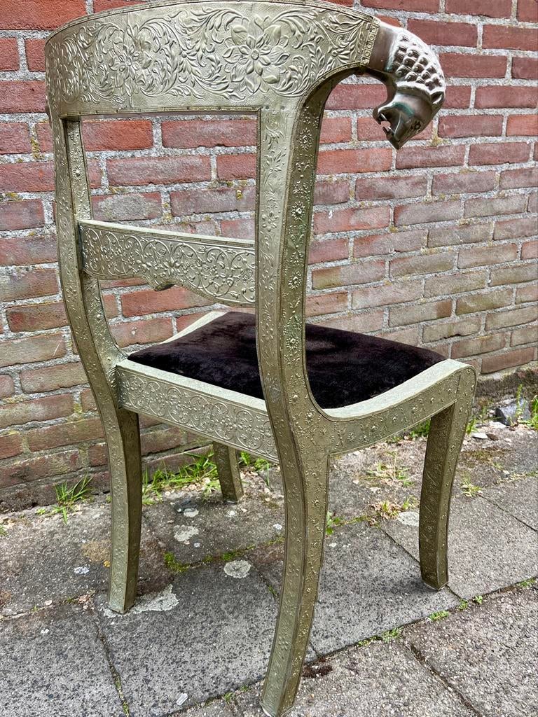Antieke barok stoel met leeuwenkoppen., Ophalen