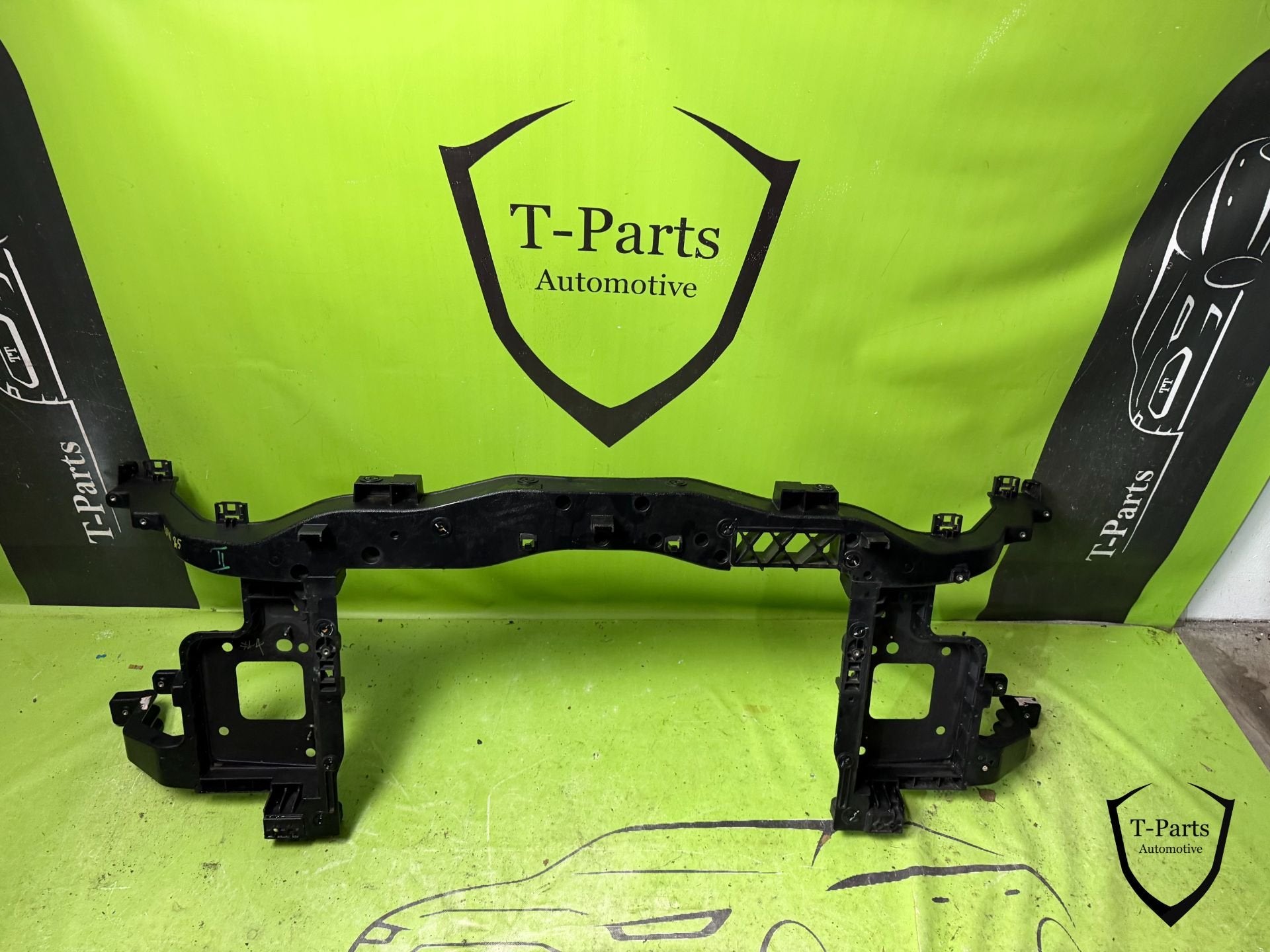 kia kona hybrid voorfront front 64101cm500 paneel 64110HF000