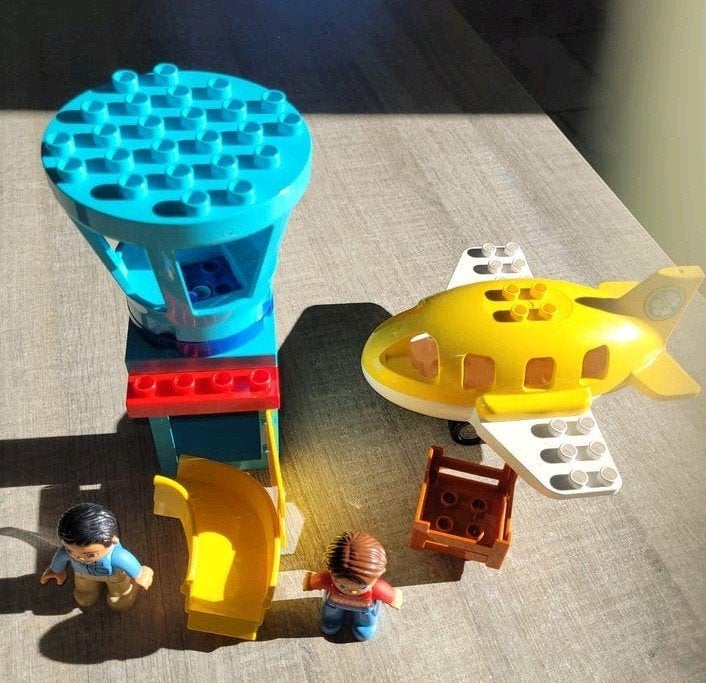 lego duplo vliegtuig en verkeerstoren, Ophalen of Verzenden, Gebruikt, Duplo