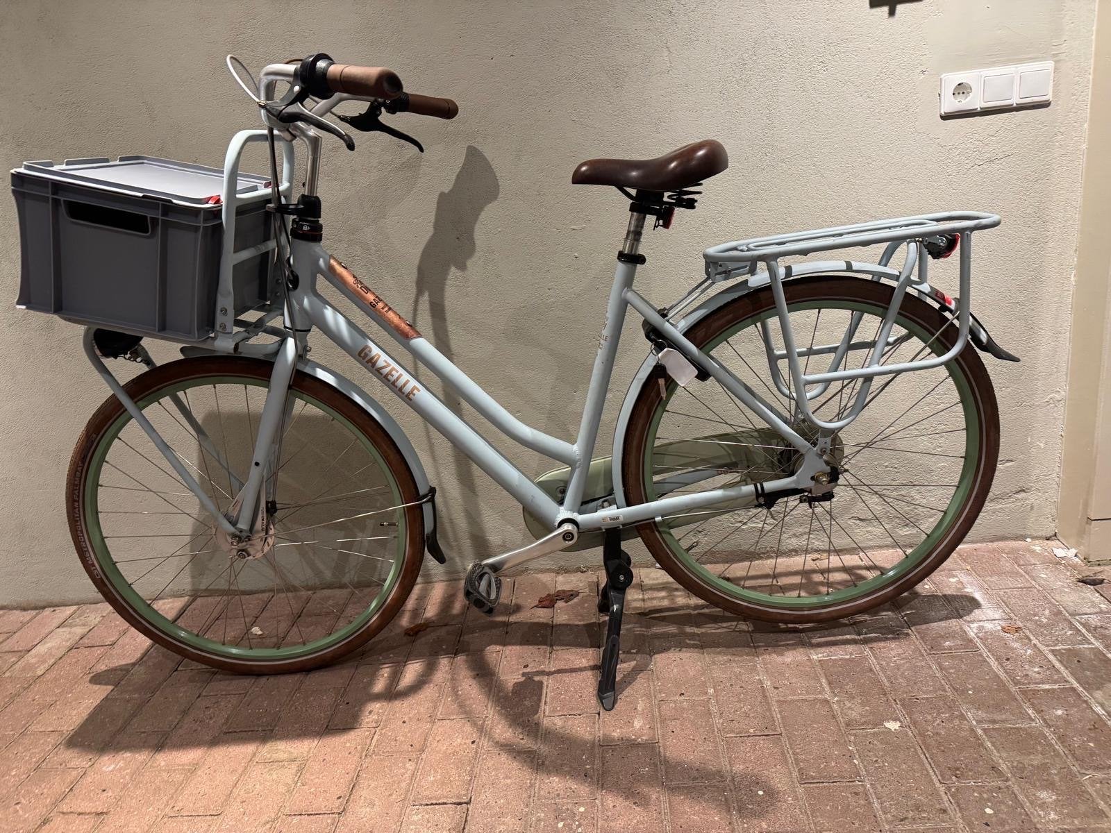Gazelle Damesfiets met Voordrager en Versnellingen, Ophalen, Terugtraprem, Versnellingen, Gazelle