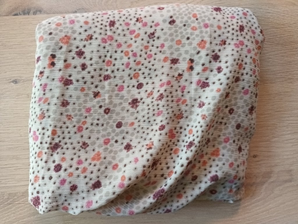 Dunne lap stof ong 135 x 335 cm patroon met bloemetjes stip, Hobby en Vrije tijd, Ophalen of Verzenden, Nieuw, 200 cm of meer