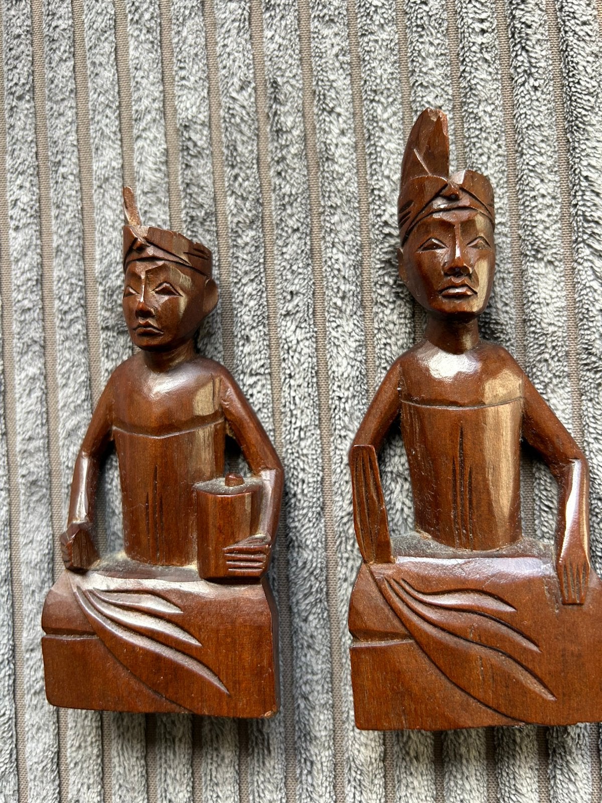 Houten beeldjes Indonesië, Ophalen, Zo goed als nieuw