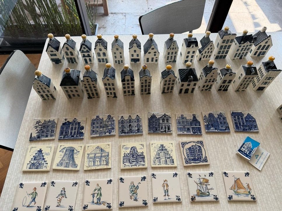 31 KLM huisjes en 27 onderzetters, Ophalen, Gebruikt, 41 t/m 60