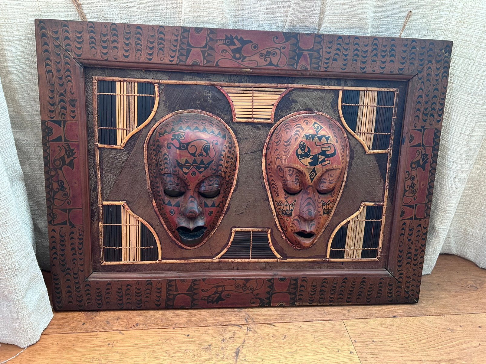 Houten ‘schilderij’ Afrikaanse 3D maskers, Ophalen