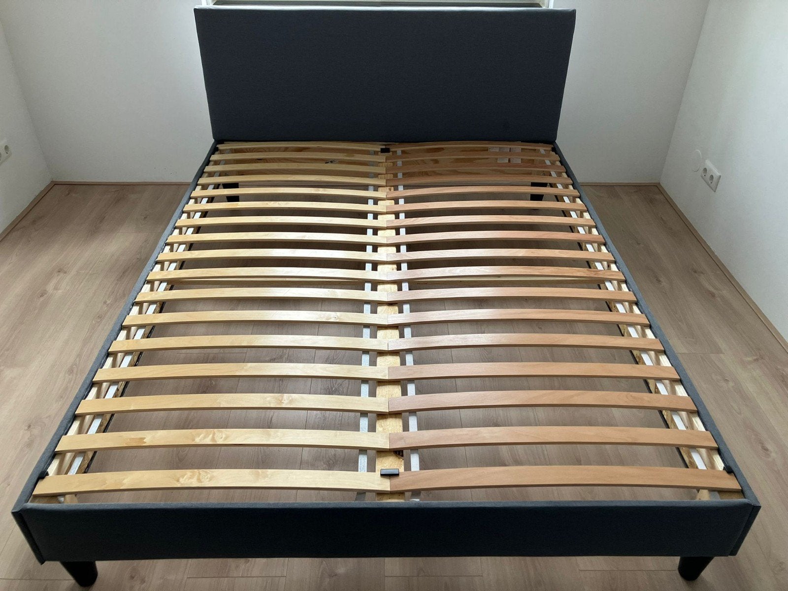 Bed grijs Ikea 160x200 cm, Ophalen, Tweepersoons, Zo goed als nieuw, 200 cm