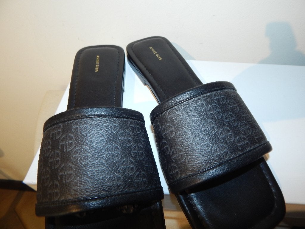 Anine Bing leren slippers brede band merk monogram print37, Zwart, Nieuw, Anine Bing, Sandalen of Muiltjes