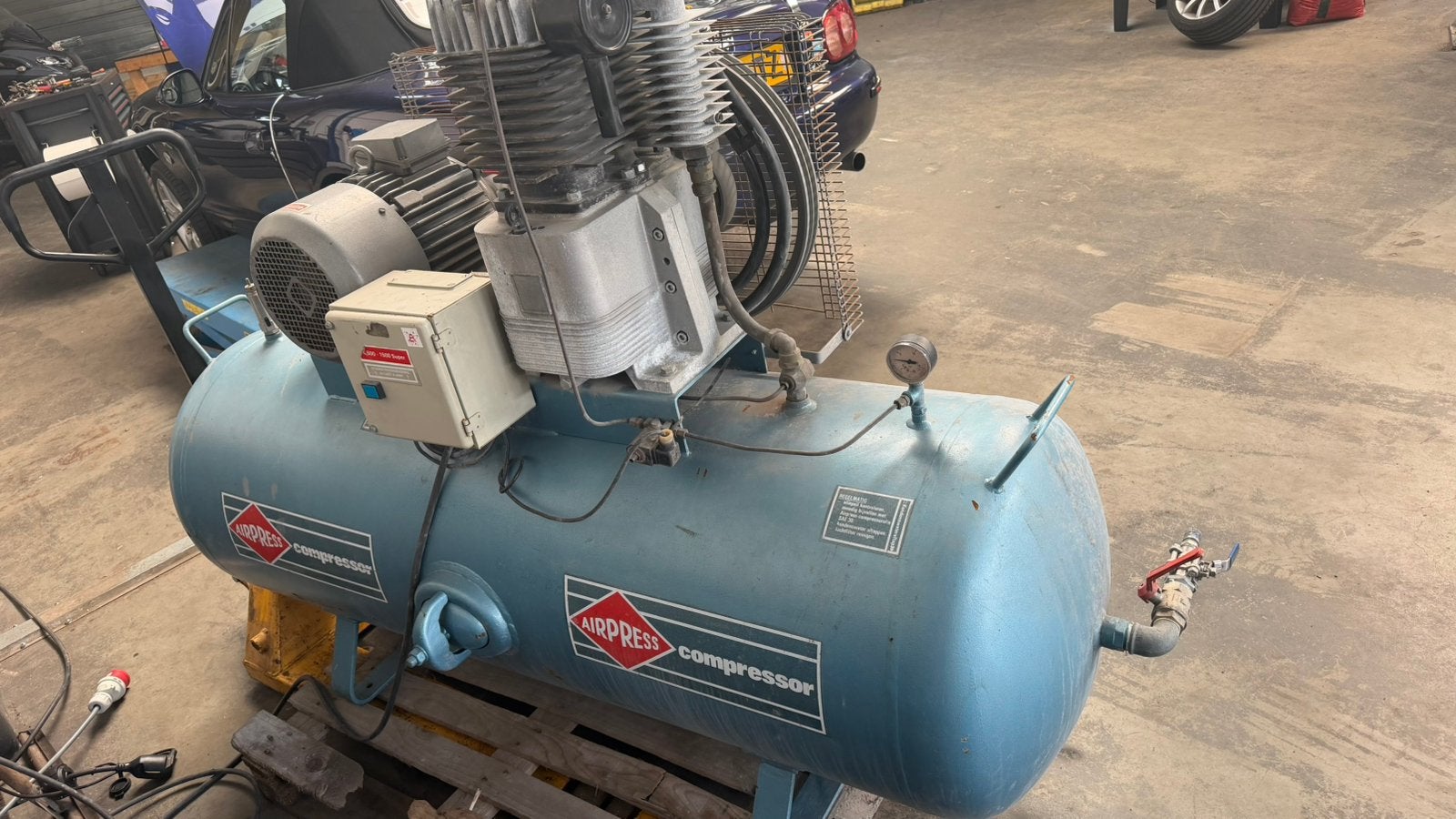 Airpress compressor max 16bar, Doe-het-zelf en Verbouw, 100 liter of meer, Ophalen, Gebruikt, 10 bar of meer