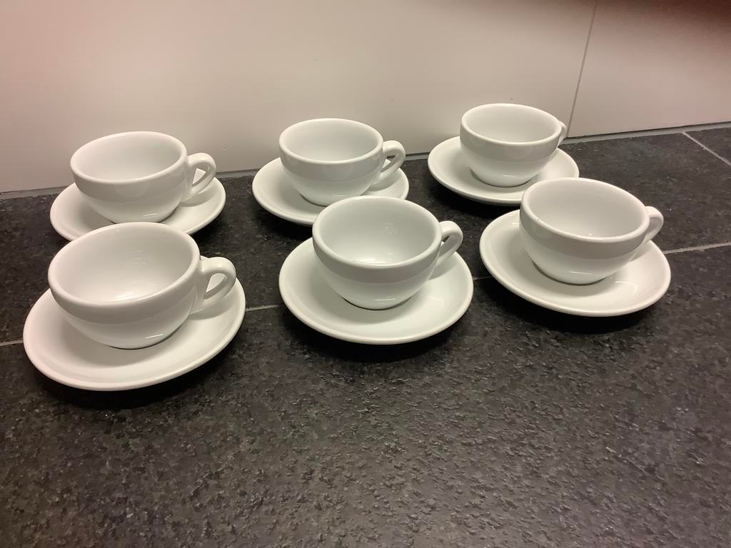 Nuova Point kop en schotel cappuchino, Ophalen of Verzenden, Zo goed als nieuw, Overige stijlen, Kop(pen) en/of Schotel(s)