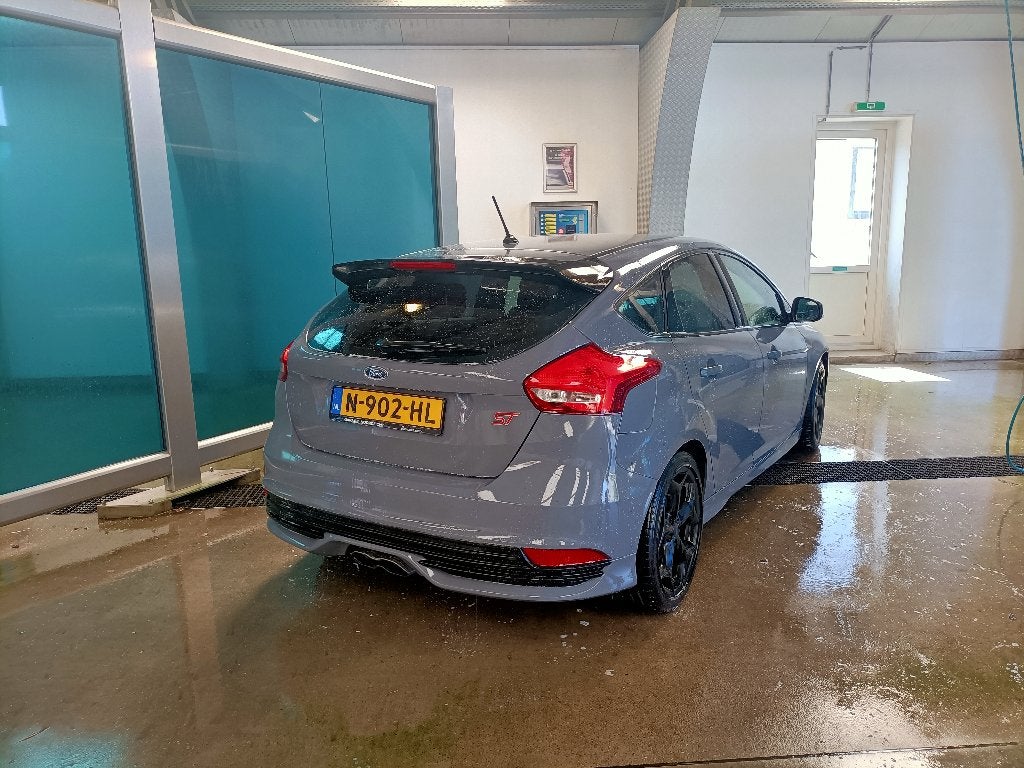 Foto 7 van Ford Focus 2.0 Nieuwe Apk