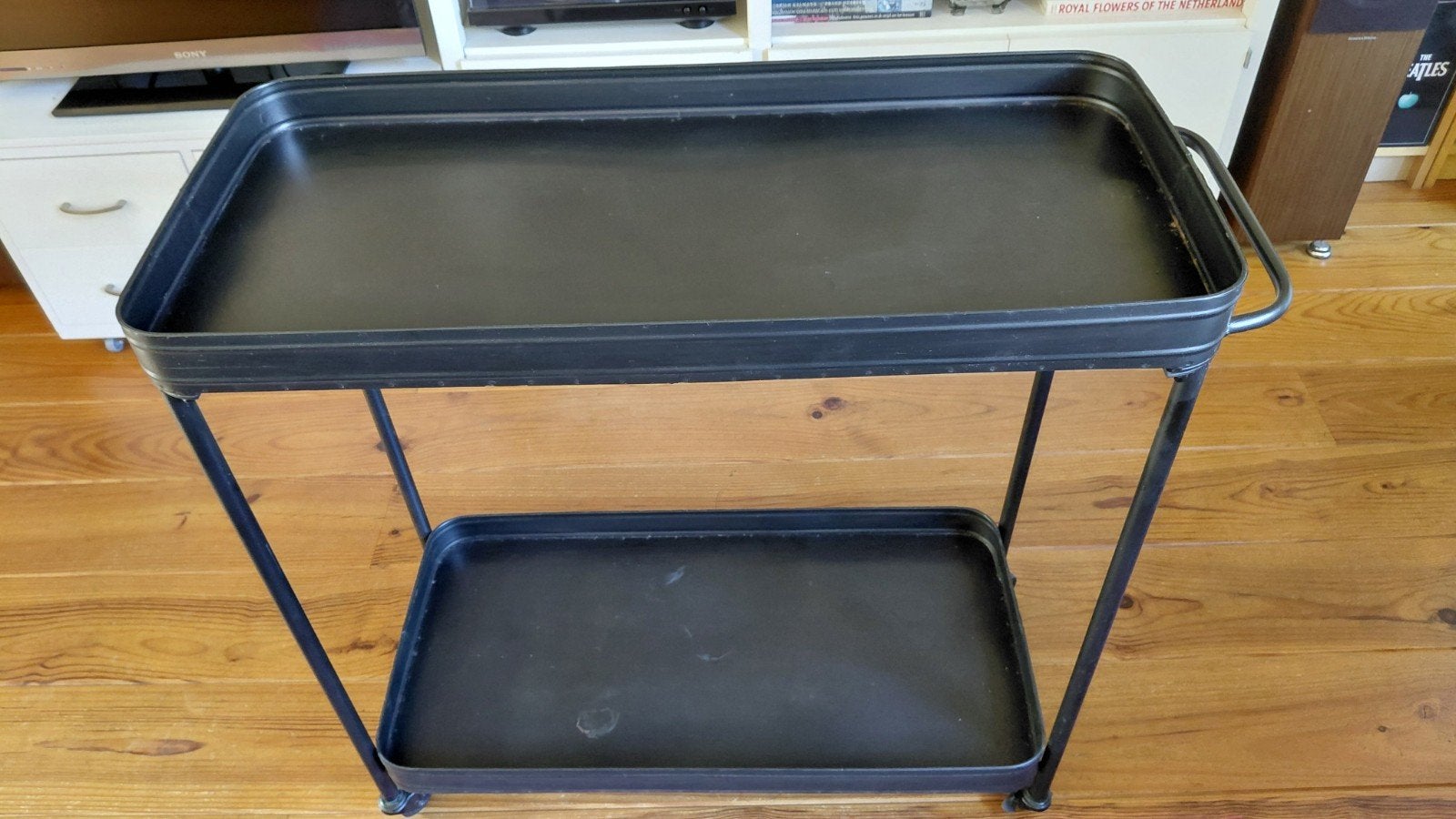 Zwart metalen planten/bijzet tafel op wieltjes, Ophalen, 50 tot 100 cm, Metaal, 25 tot 50 cm