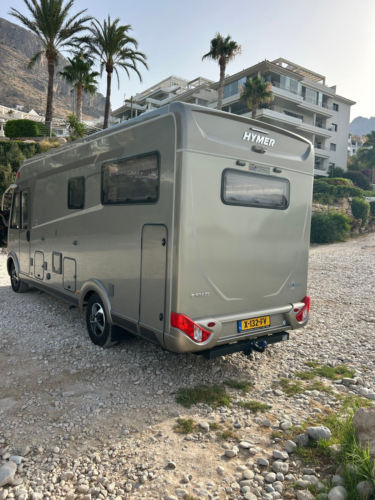 Foto 2 van Hymer B 534 DL Integr.Camper met autom.motor airco als nieuw