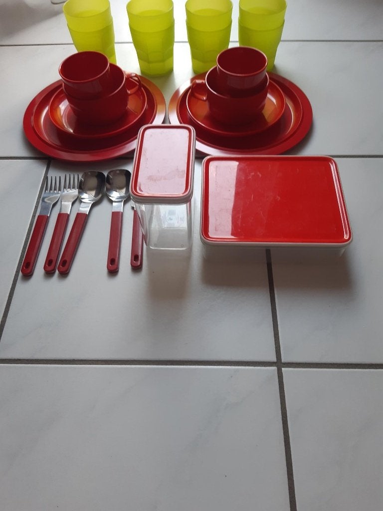 mepal camping set rood + 8 groene bekers, Caravans en Kamperen, Kampeeraccessoires, Gebruikt, Ophalen of Verzenden