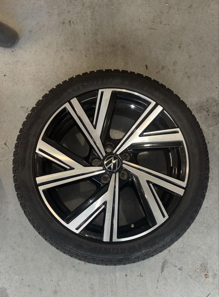Originele VW Polo AW velgen set 5x100 met 215/45R17 banden, Ophalen, Gebruikt