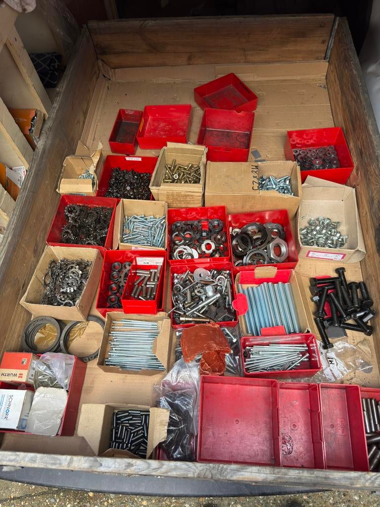 Bouten/moeren/conische pennen/spindelmoer,paspennen, Doe-het-zelf en Verbouw, Ophalen