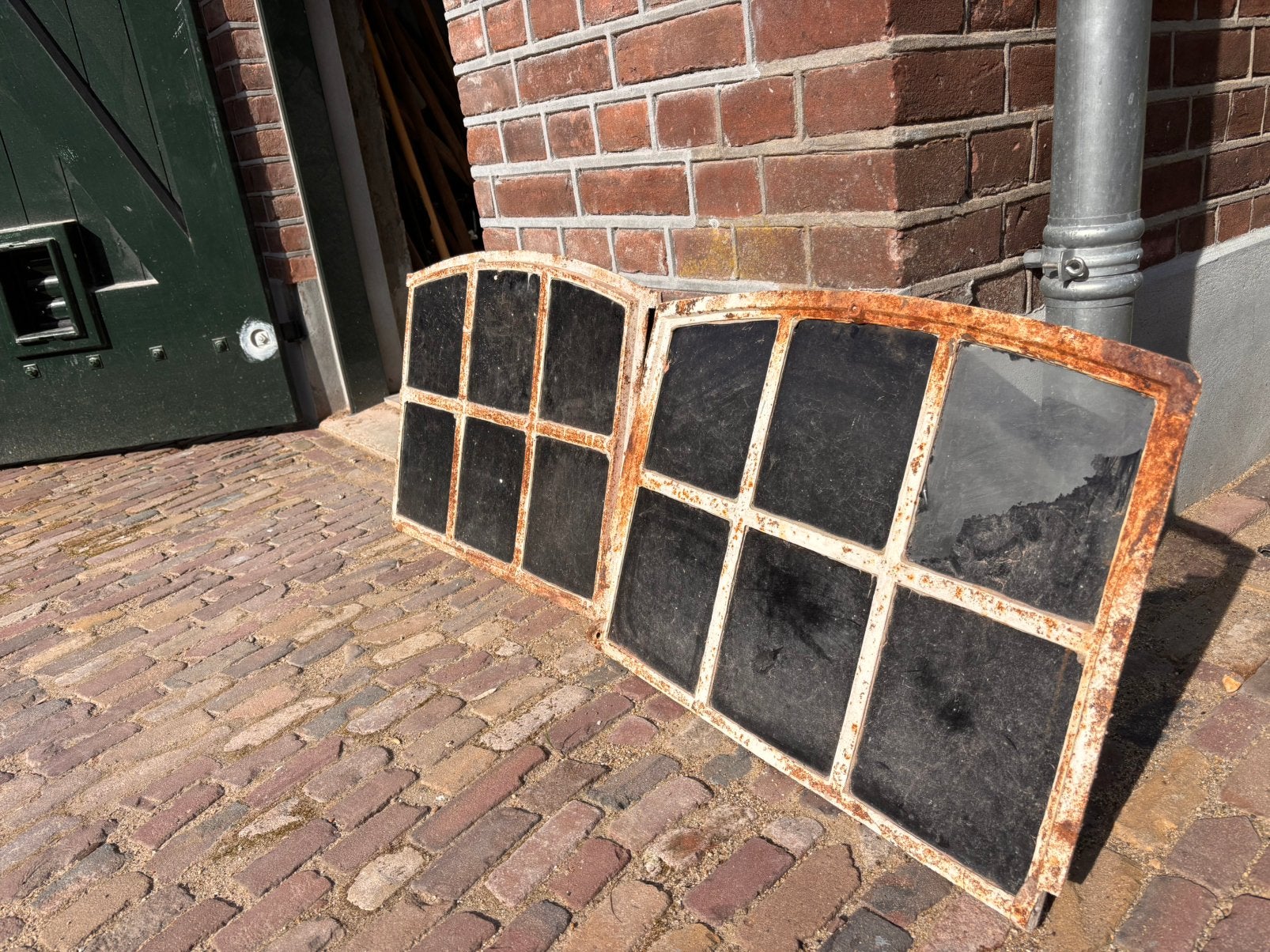 2 oude stalraampjes, Doe-het-zelf en Verbouw, Glas en Ramen, Ophalen, Gevelraam of Ruit, Gebruikt, Minder dan 80 cm