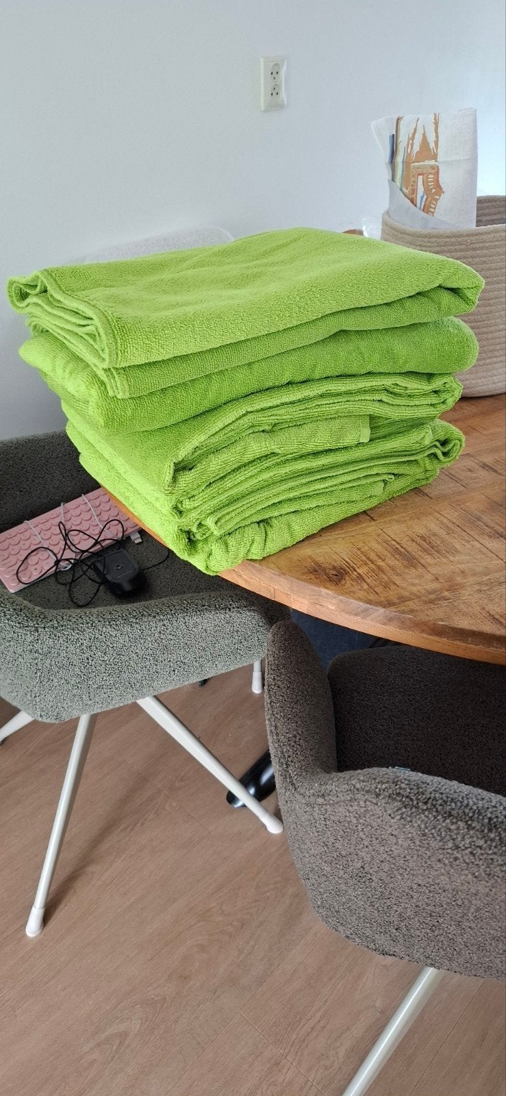 Neweco microvezel handdoeken 195x75 - set van 6, Overige merken, Handdoek, Ophalen of Verzenden, Zo goed als nieuw