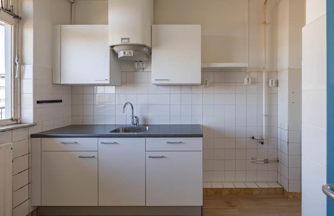 BRIBUS : Compacte witte keuken met spoelbak en bovenkasten, Ophalen, Wit, Enkelwandige keuken, Zo goed als nieuw