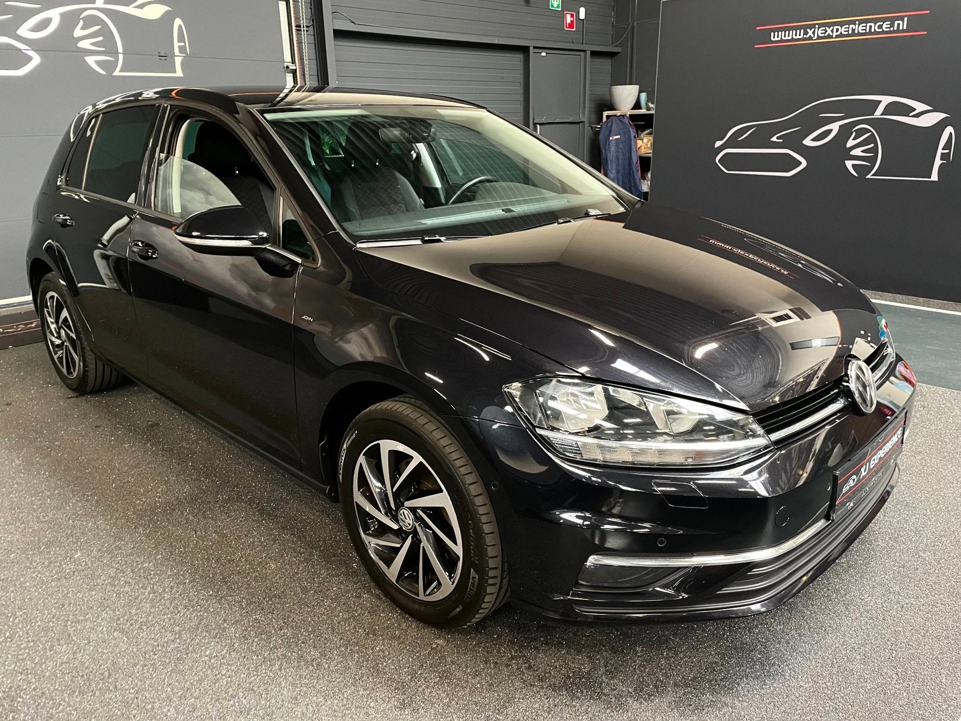 Volkswagen Golf 1.6 TDI Highline Business NAVI CARPLAY AUTOM, Gebruikt, 4 cilinders, 116 pk, Zwart