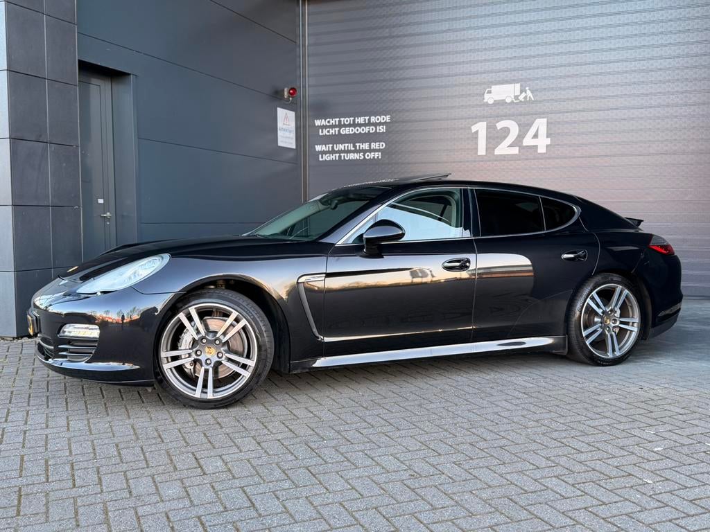 Porsche Panamera4.8 4S Sport Chrono| Luchtvering | Bluetooth, Auto's, Automaat, Euro 5, 4 stoelen, Zwart