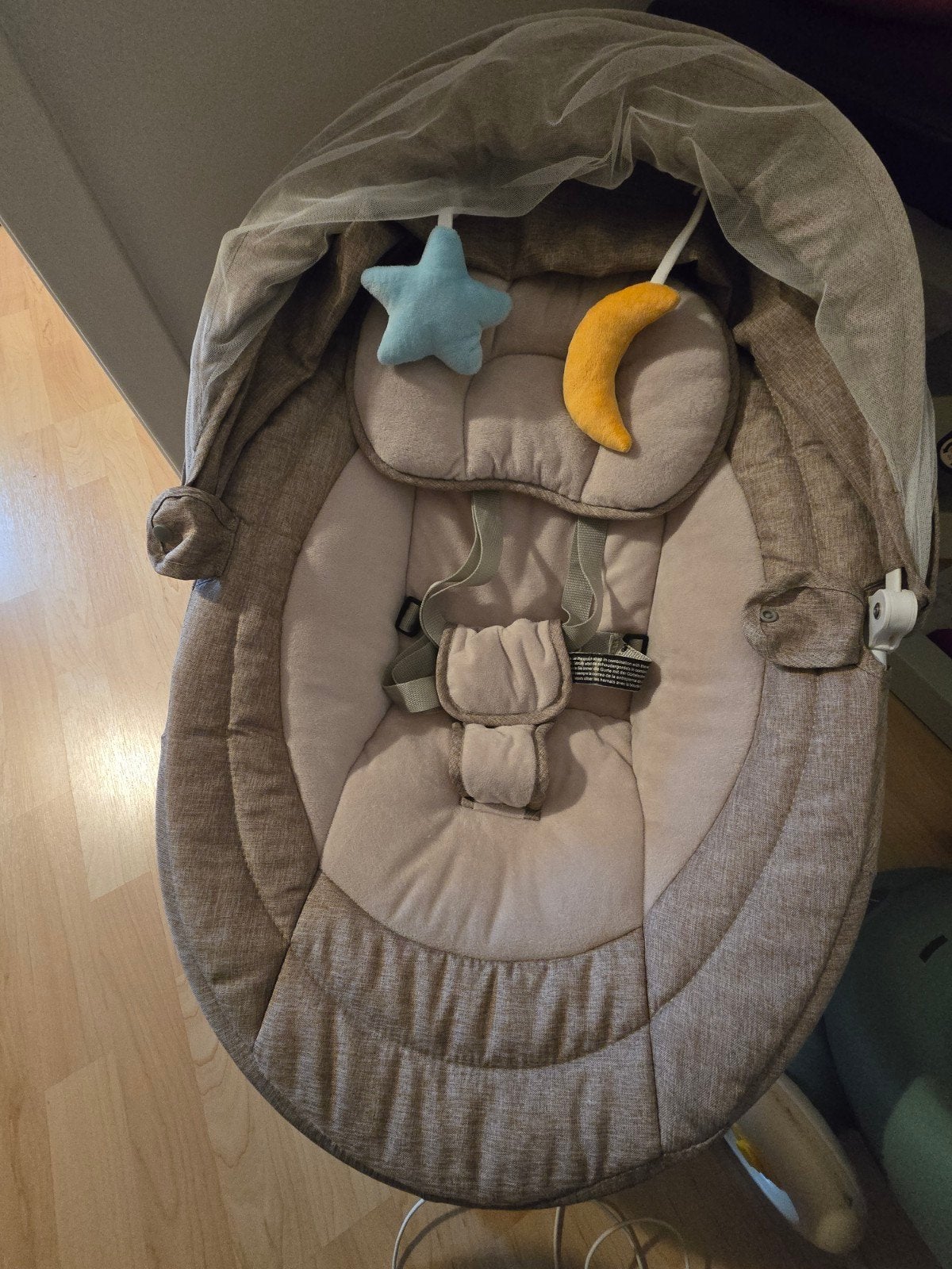 Baby schommelstoel met afstandsbediening en muggennet, Ophalen, Zo goed als nieuw