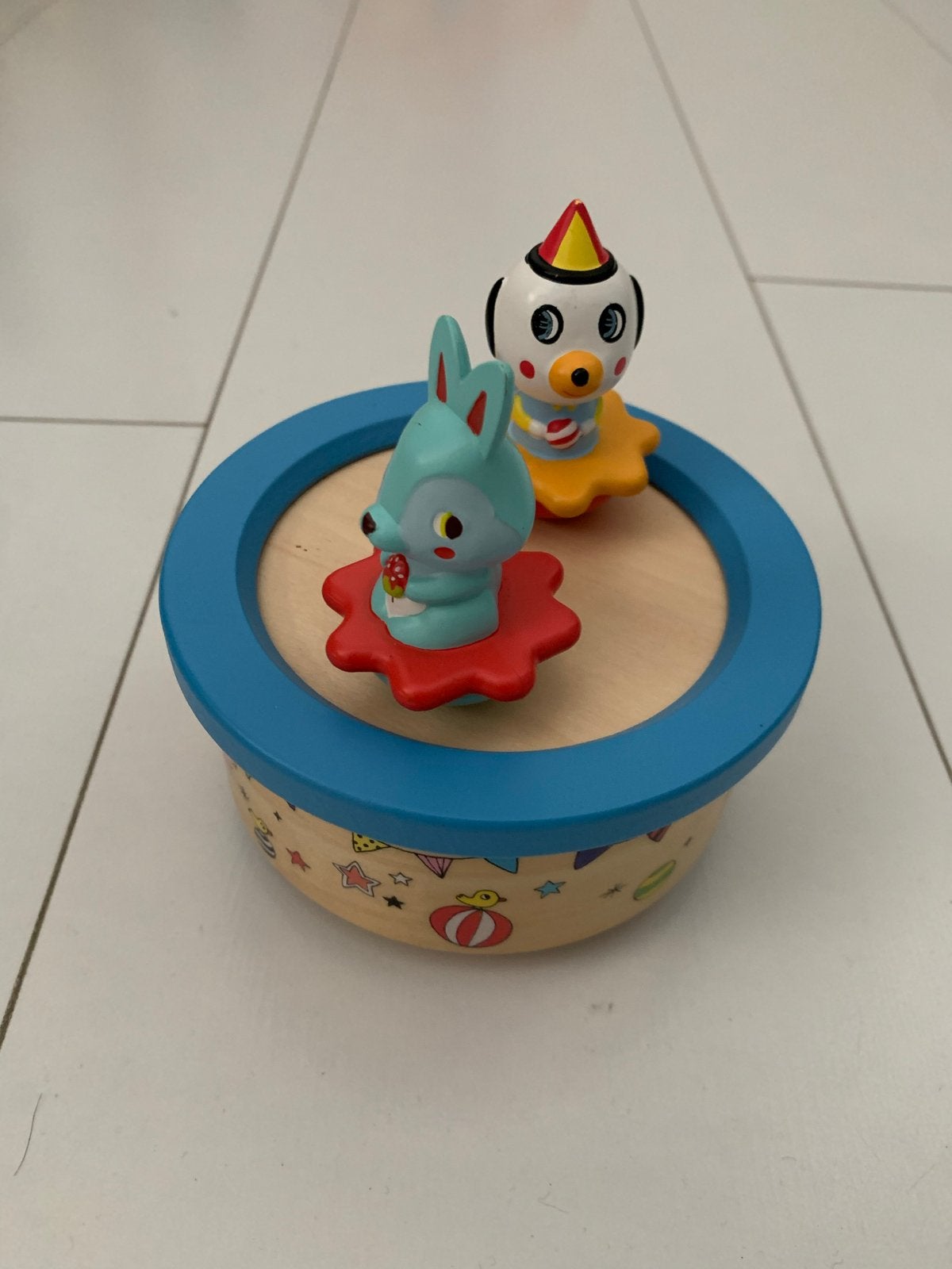 Djeco Muziekdoosje met Konijn en Clown, Verzenden, Zo goed als nieuw, Overige typen, Met geluid