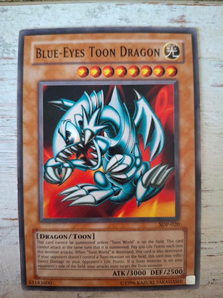 Yu-Gi-Oh! Blue-Eyes Toon Dragon SDP-020 LP, Hobby en Vrije tijd, Verzamelkaartspellen | Yu-gi-Oh!, Ophalen of Verzenden, Gebruikt