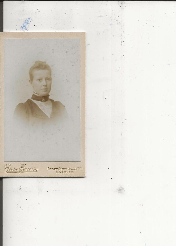 CdV Dame met zwarte halsband Haarlem, Ophalen of Verzenden, Voor 1920, Ongelopen, Noord-Holland