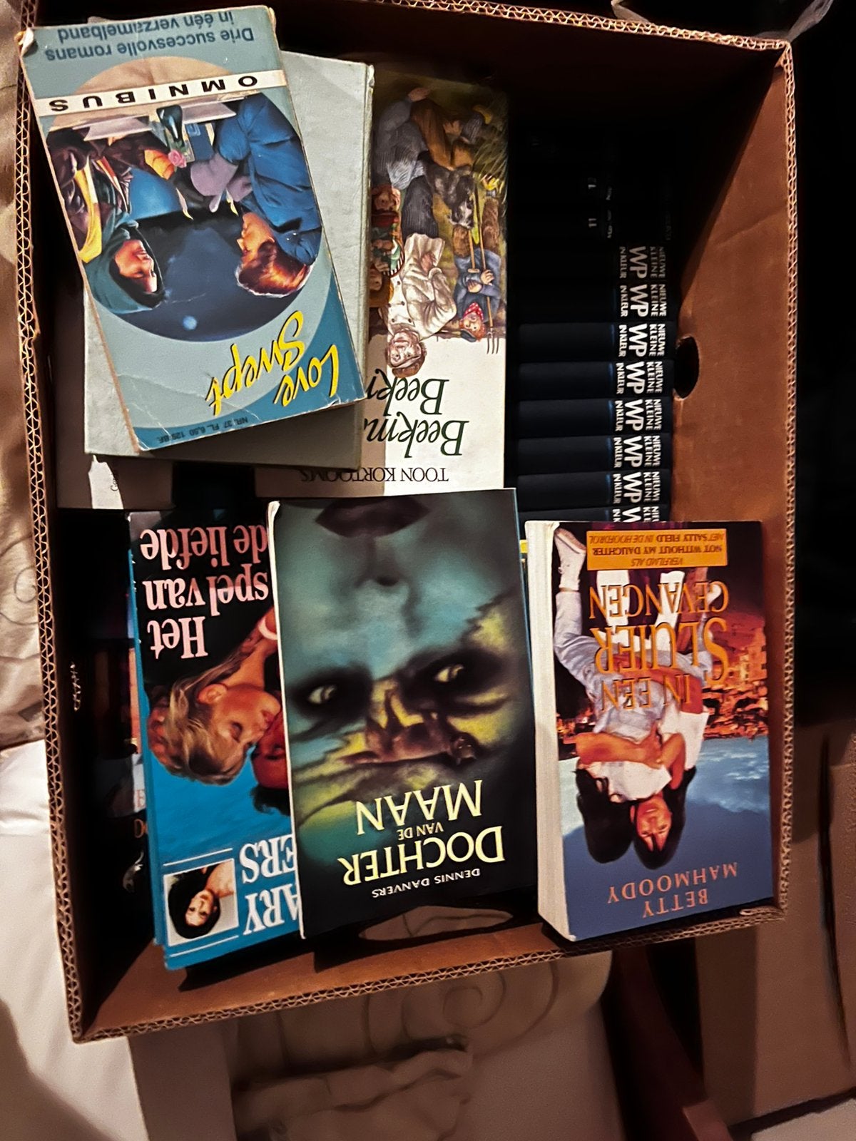 Doos met allerlei boeken, Ophalen, Zo goed als nieuw