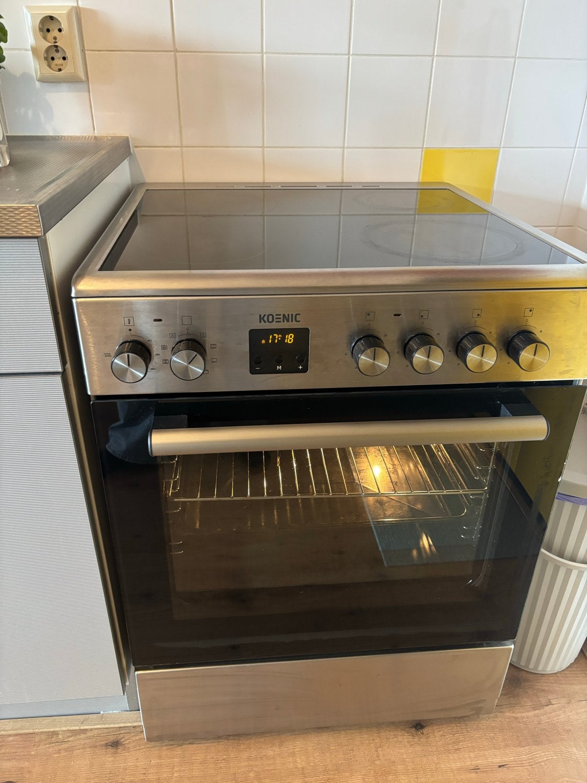 Koenic keramisch Fornuis met Oven, Witgoed en Apparatuur, Ophalen, 60 cm of meer, Keramisch, Grill