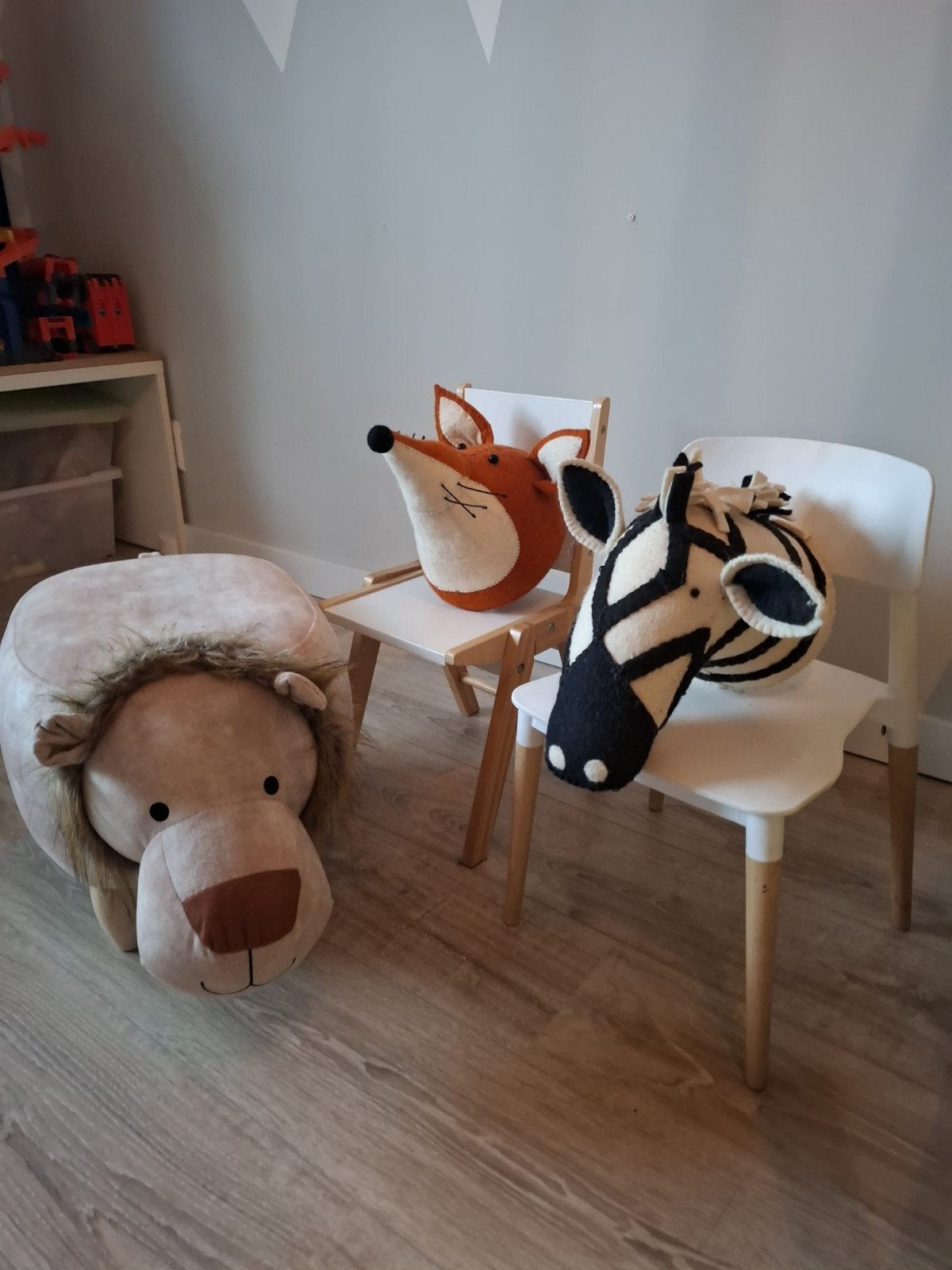 Leeuw poef, Vos en Zebra hoofden voor aan de muur., Ophalen, Gebruikt, Middelgroot (20 tot 80 cm), Leeuw