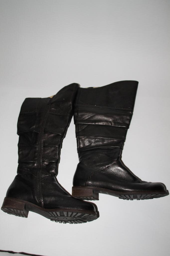 grijs/zilveren HASSIA laarzen maat 37 in ~~nieuw~~ staat, Kleding | Dames, Schoenen, Zo goed als nieuw, Hoge laarzen, Grijs, Verzenden