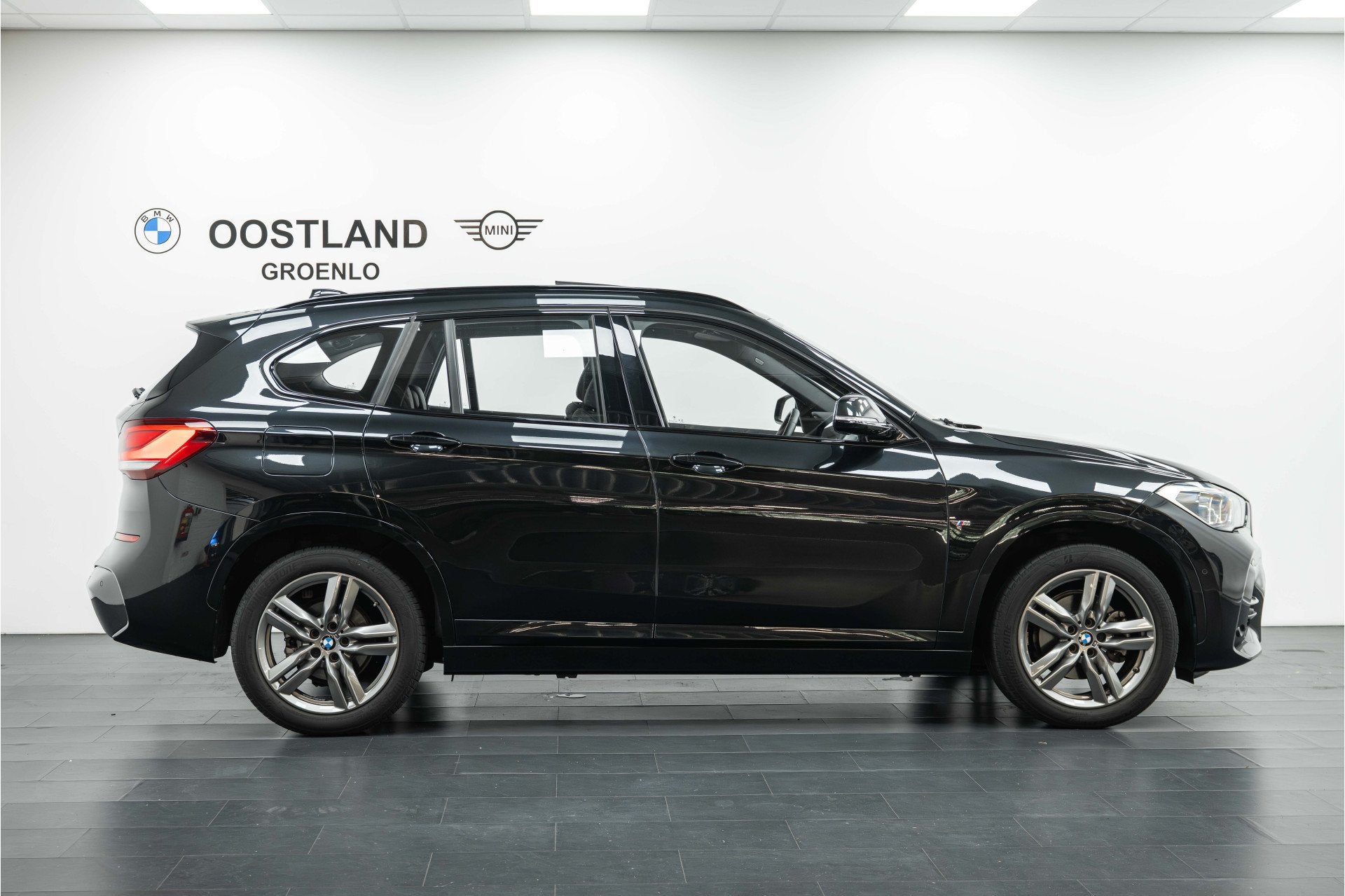 BMW X1 sDrive18i Executive M Sport Automaat / Panoramadak /, Auto's, Automatische klimaatregeling, 136 pk, Gebruikt, Met garantie (alle)
