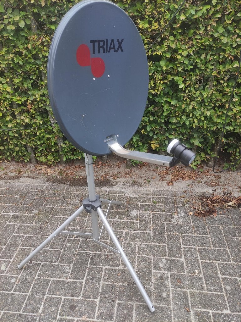 Triax schotel met statief (aluminium), Ophalen, Gebruikt, (Schotel)antenne, Overige merken
