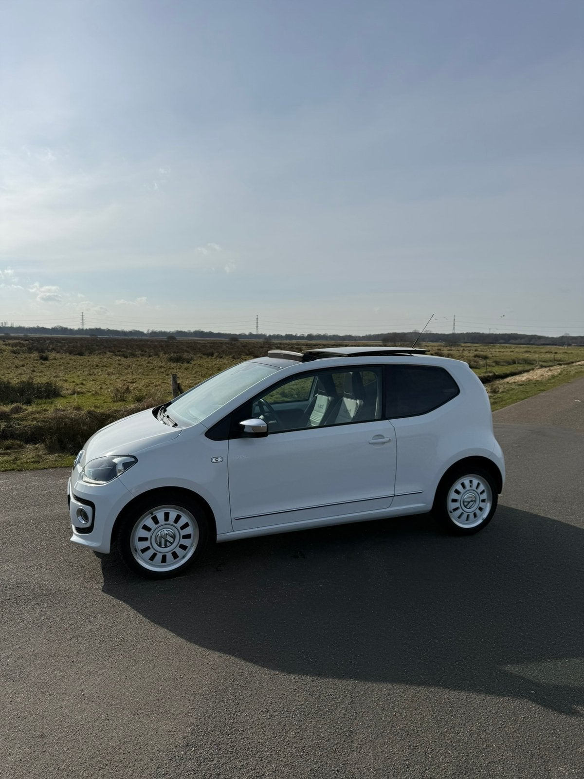VW Up! White Up! Pano dak+Cruise+Airco+APK 27+nw distributie, Auto's, 74 pk, Up!, Parkeersensor, 4 stoelen