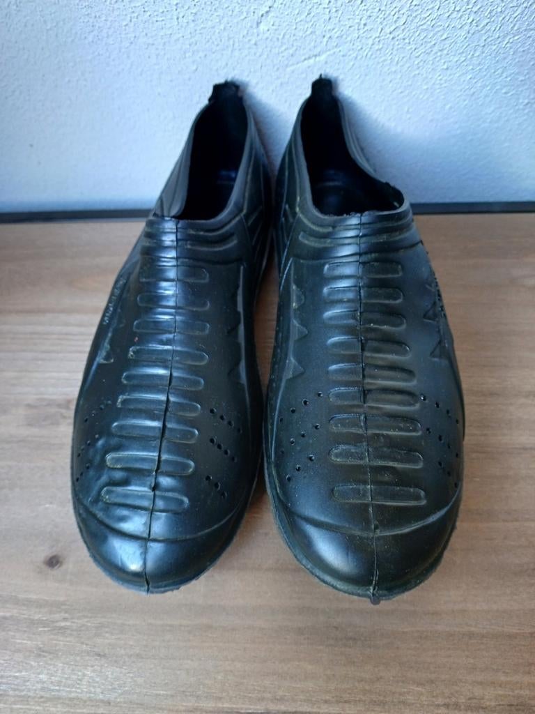 Zwarte waterschoenen maat 43 - ideaal voor wateractiviteiten, Watersport en Boten, Watersportkleding, Ophalen of Verzenden, Zo goed als nieuw