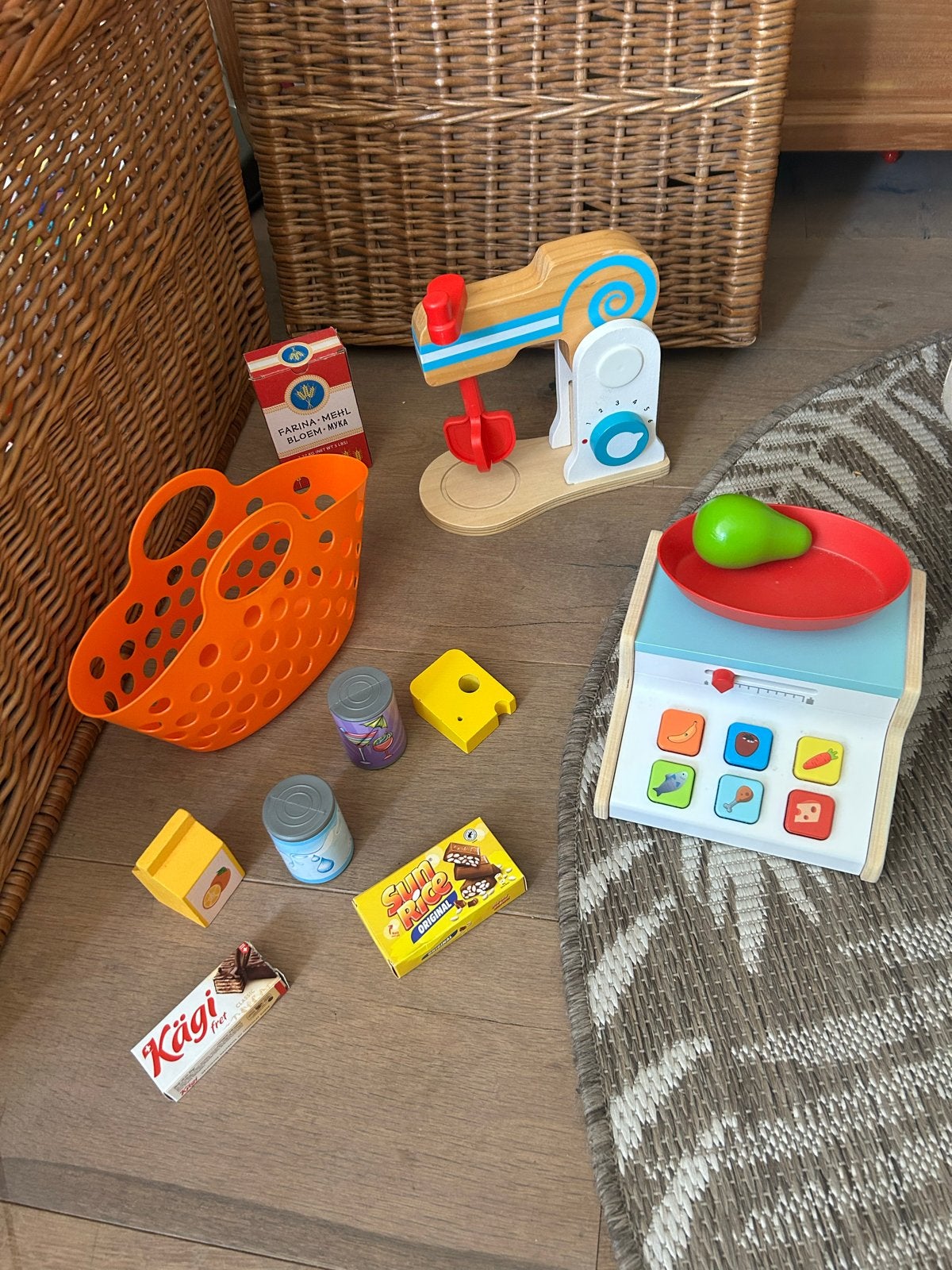 Houten speelgoed: mixer, weegschaal, boodschappen, Ophalen of Verzenden, Gebruikt, Jongen of Meisje