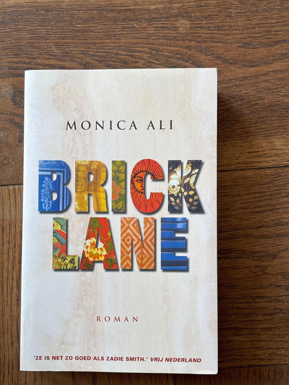Brick Lane - Monica Ali (Roman), Ophalen of Verzenden, Gelezen, Wereld overig