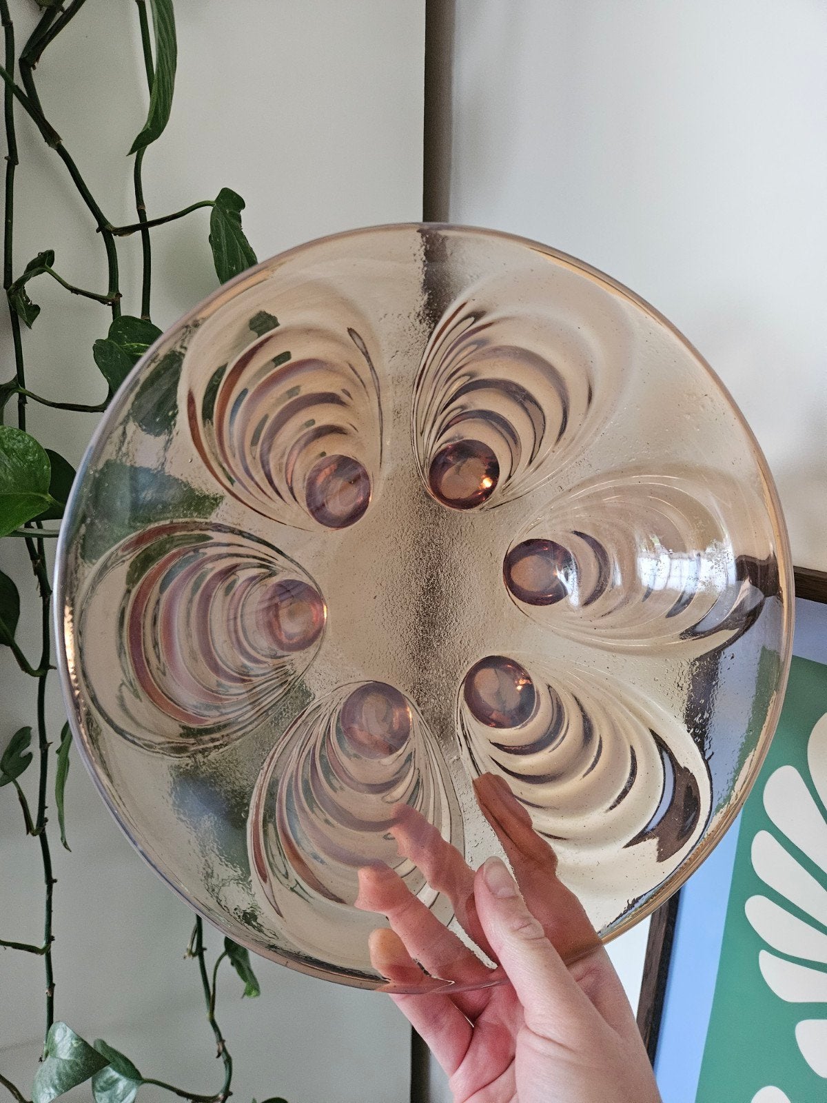 Vintage glazen schaal met schelpmotief – roze/oranje glas, Antiek en Kunst, Ophalen of Verzenden