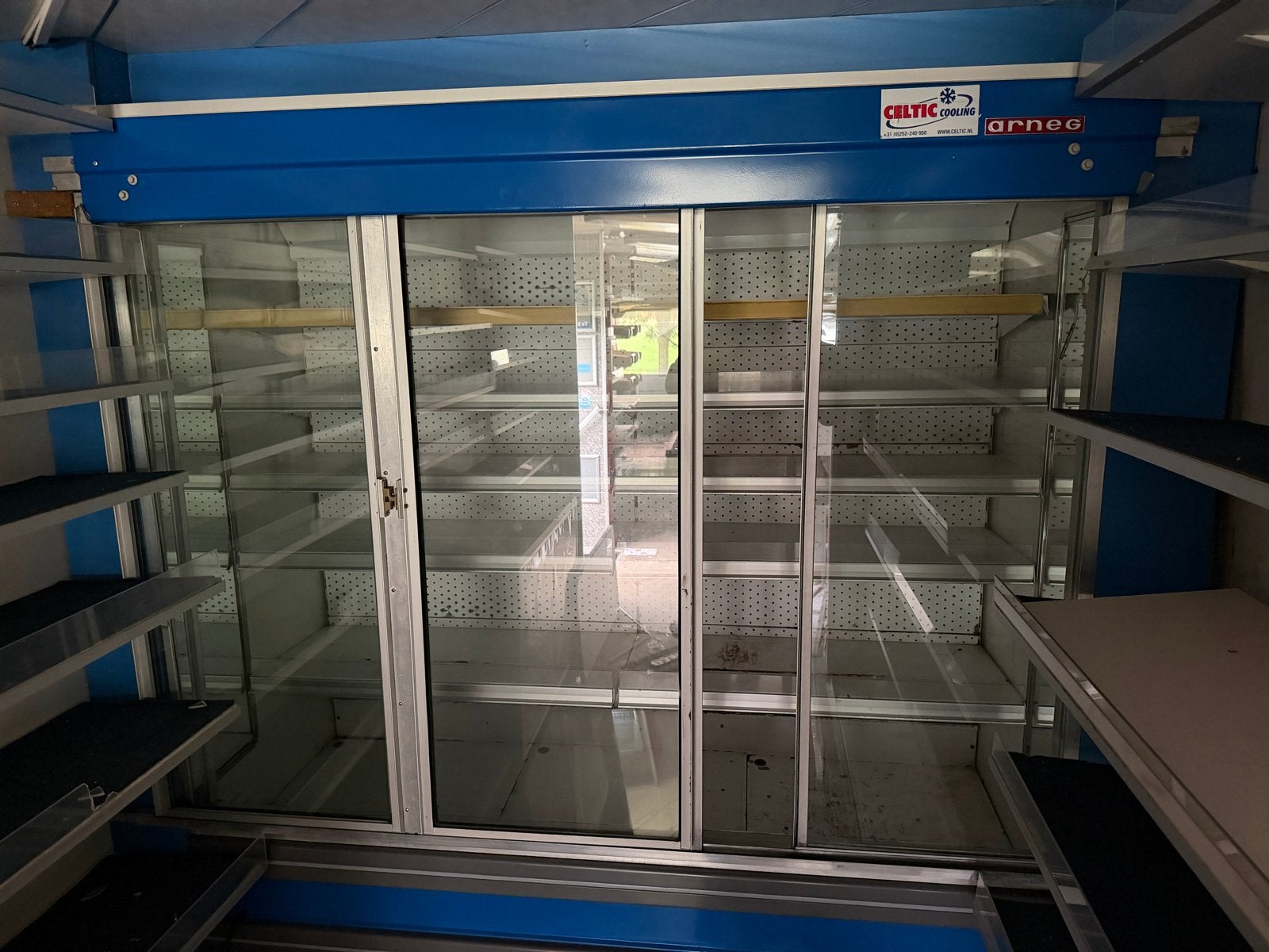 Koelvitrine met schuifdeuren - werking onbekend, Ophalen, 200 liter of meer, 160 cm of meer, Arneg