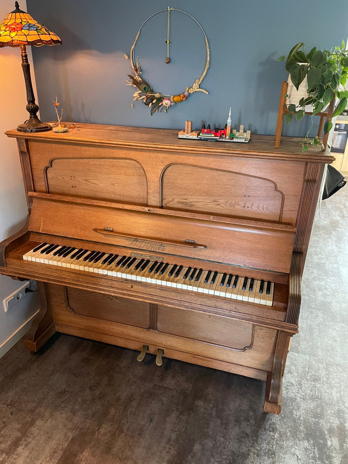 Gratis: antieke houten piano, Muziek en Instrumenten, Piano's, Ophalen, Gebruikt, Bruin, Piano