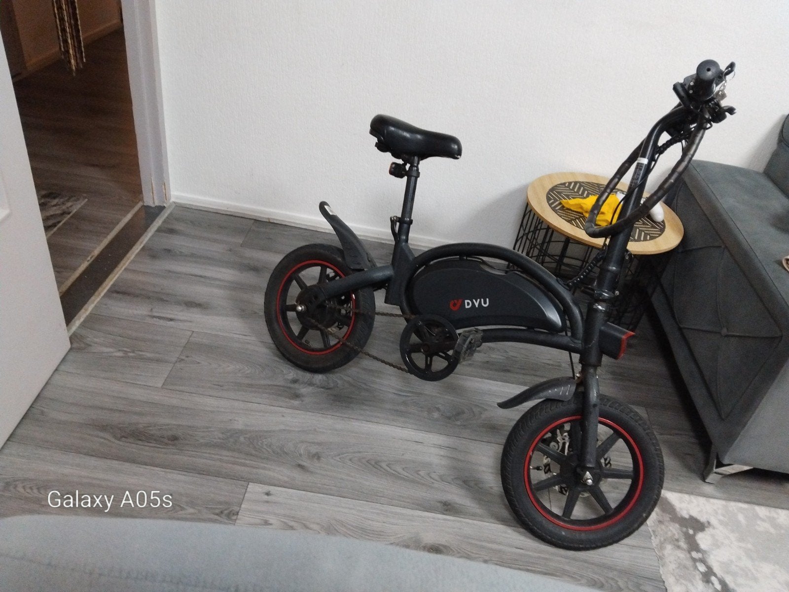 DYU Opvouwbare Elektrische Fiets - Compact en Handig, Fietsen en Brommers, Elektrische fietsen, 47 tot 51 cm, Ophalen, Zo goed als nieuw