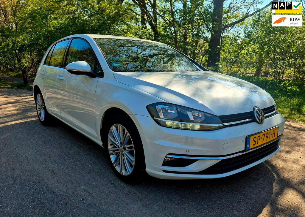 Volkswagen Golf 1.0 TSI Comfortline / Navigatie / Climate Co, Auto's, Stof, Gebruikt, Wit, Origineel Nederlands