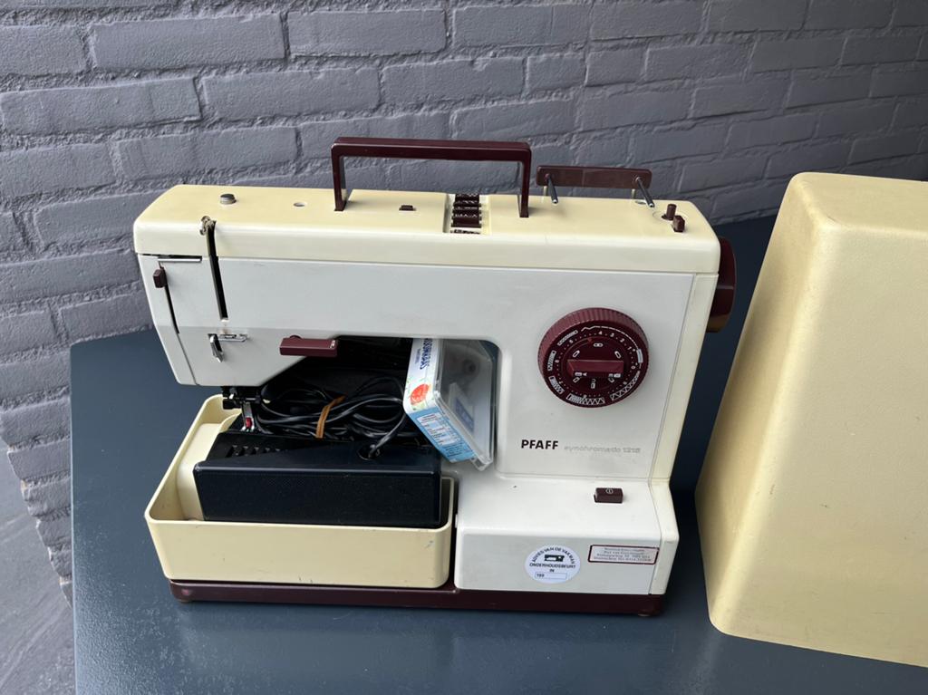 Goed onderhoud dubbel transport Pfaff 1215. Naaimachine., Hobby en Vrije tijd, Naaimachines en Toebehoren, Ophalen of Verzenden