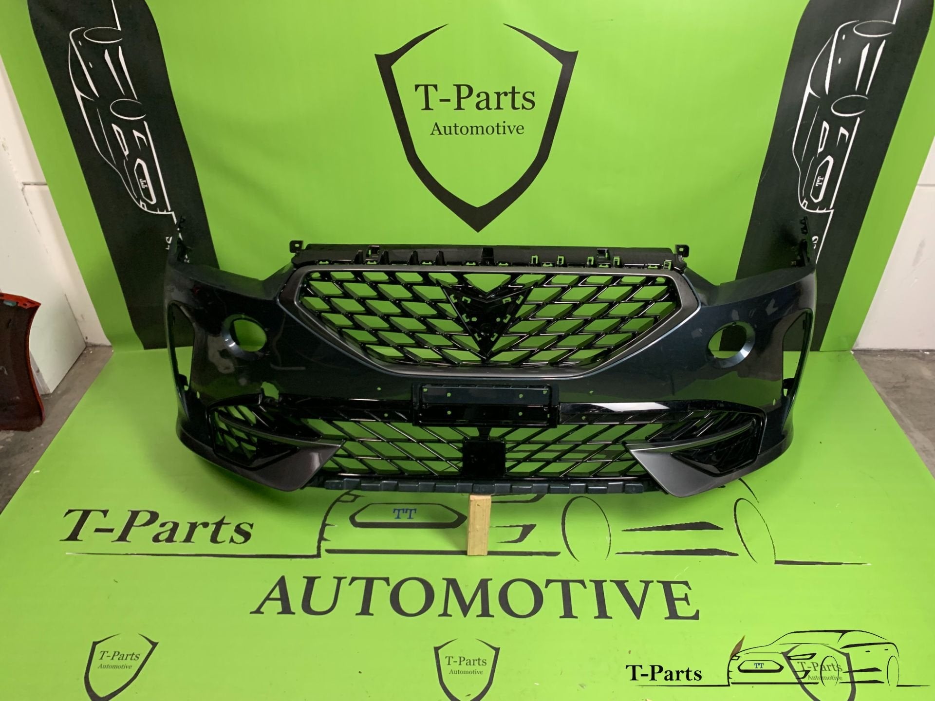 cupra formentor voorbumper bumper grille rooster, Gebruikt, Autovia A-2, Km 585 585
08760  Martorell, ES, Ophalen of Verzenden