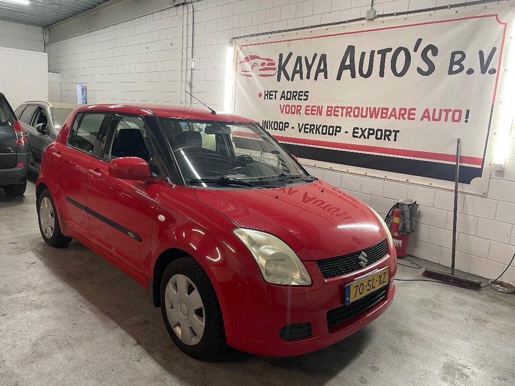 Suzuki Swift 1.3 5D 2006 Rood, Auto's, Suzuki, Voorwielaandrijving, 40 €/maand, 965 kg, 400 kg