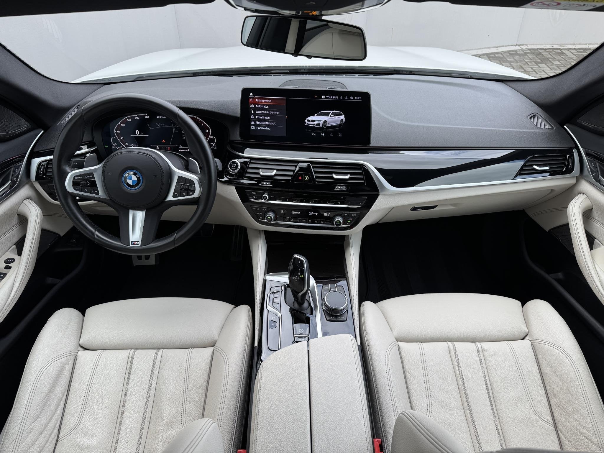 BMW 5-serie Touring 530e High Executive M-SPORT INDIVIDUAL /, Auto's, 1998 cc, Achterwielaandrijving, Gebruikt, Euro 6