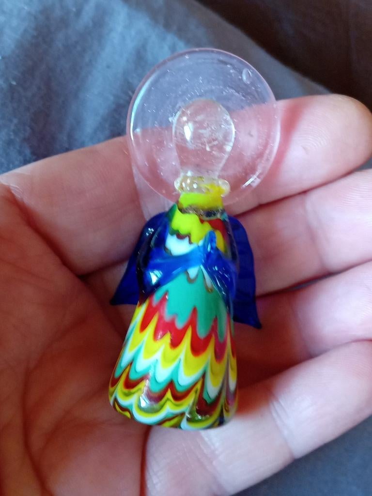 Kleurrijke glazen engel - Handgemaakt decoratief beeldje, Antiek en Kunst, Ophalen of Verzenden